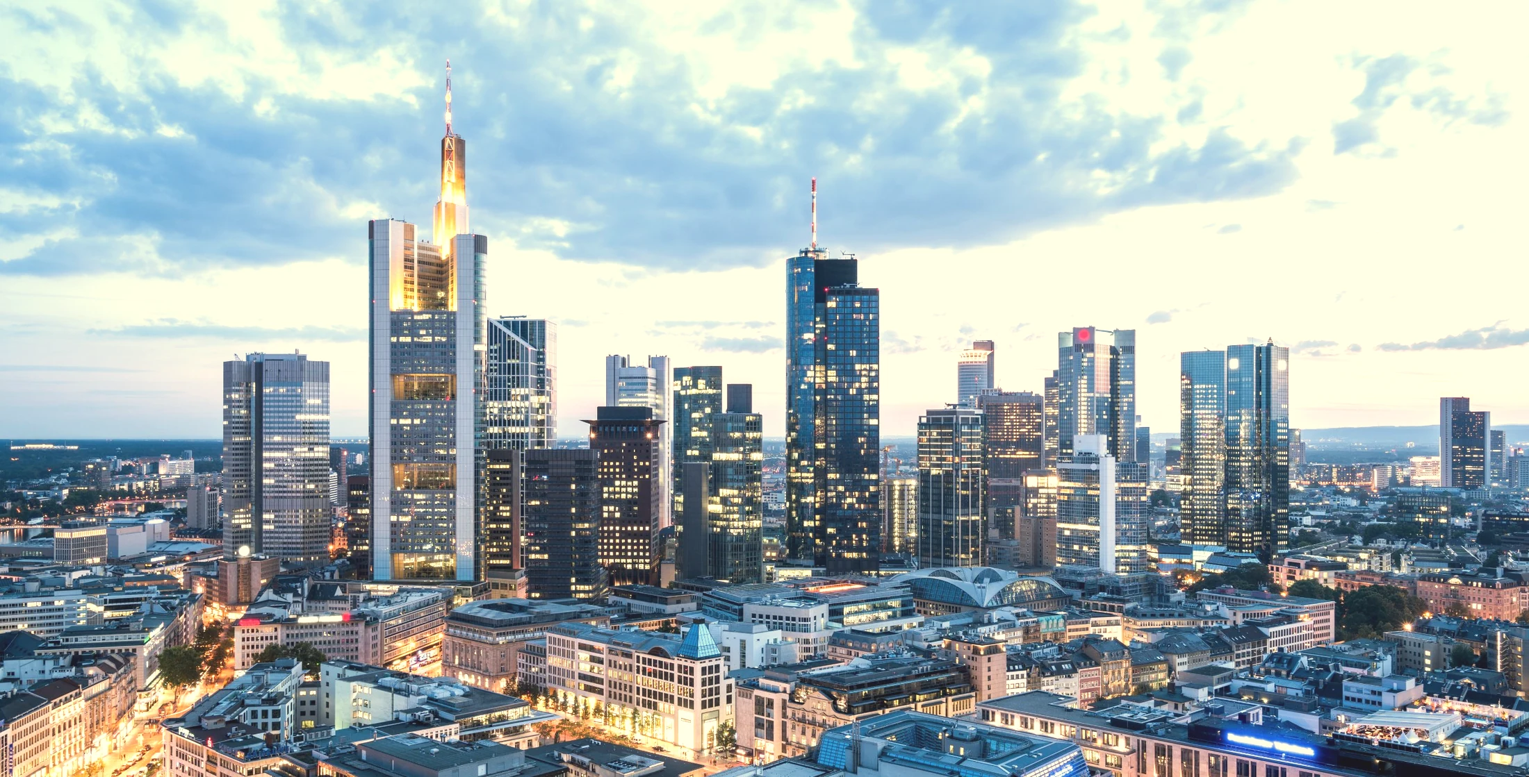 Frankfurt skyline at dusk – easily reached from Hochheim and Steinbach