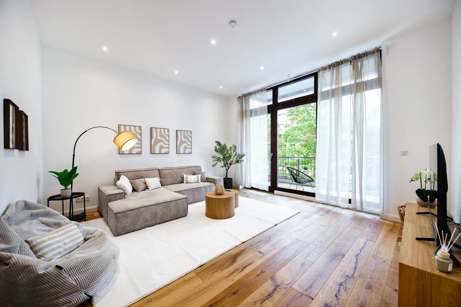 3-room apartment, Wiesbaden-Klarenthal – Living room