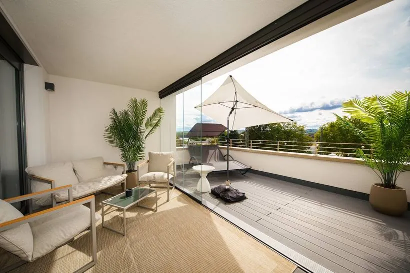 5-Zimmer-Neubau-Apartment im Scandi-Coastal-Stil – Balkon