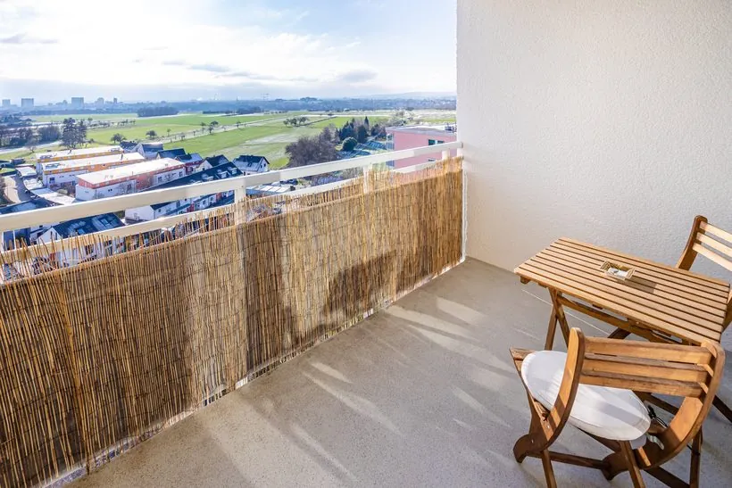 Modernes 2-Zimmer-Apartment – Balkon