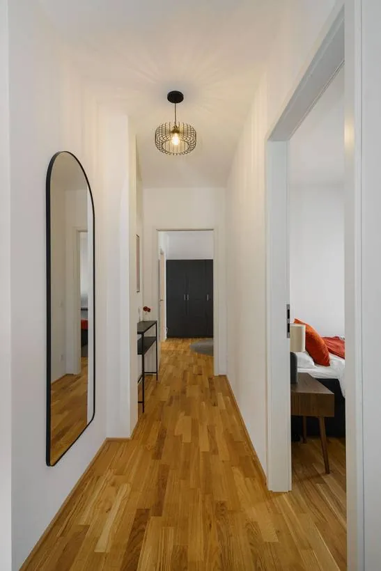 Apartment im Boutique-Stil mit Terracotta-Akzenten – Flur