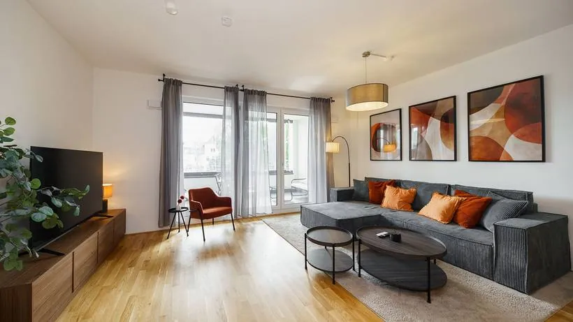 Apartment im Boutique-Stil mit Terracotta-Akzenten – Wohnzimmer