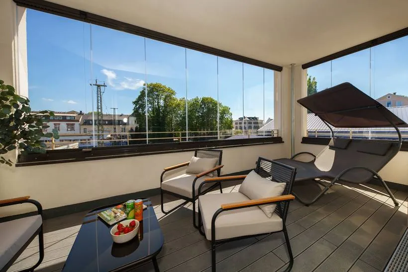 Apartment im Boutique-Stil mit Grün-Akzenten – Balkon