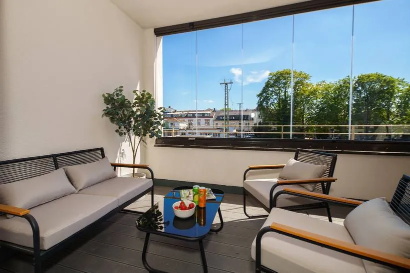 Apartment im Boutique-Stil mit Grün-Akzenten – Balkon