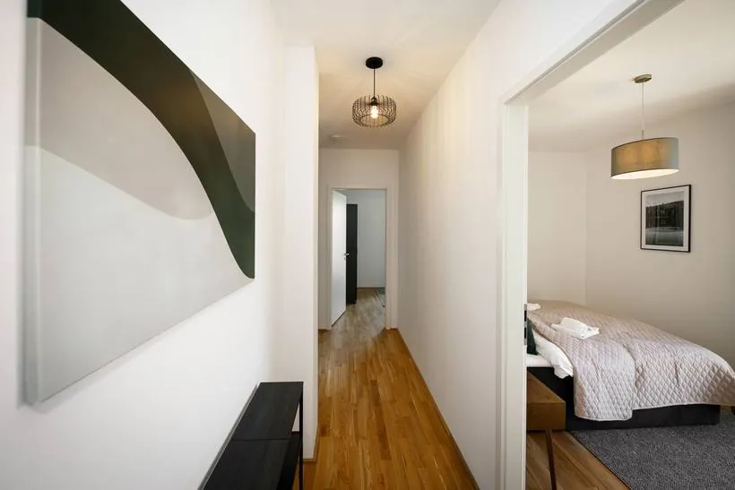 Apartment im Boutique-Stil mit Grün-Akzenten – Flur