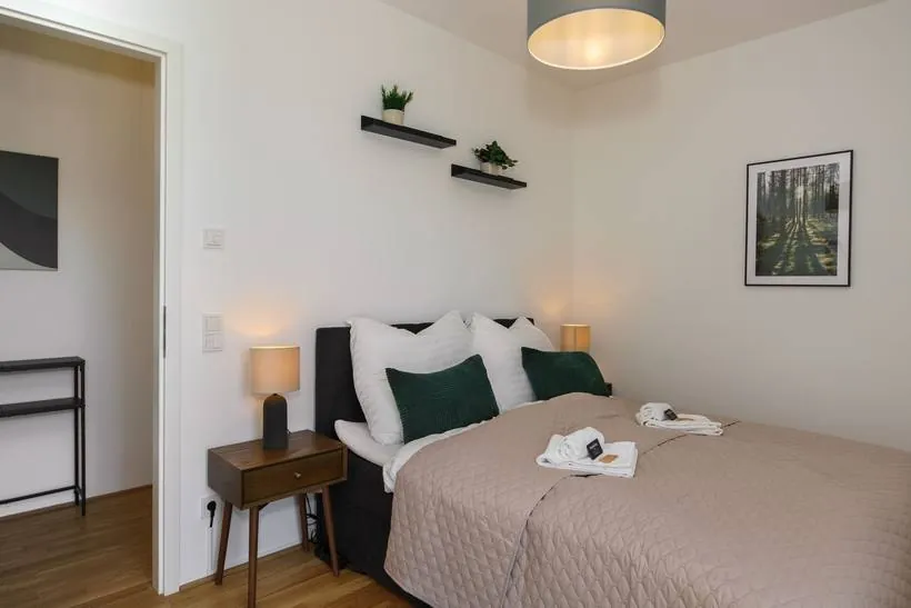 Apartment im Boutique-Stil mit Grün-Akzenten – Schlafzimmer 2