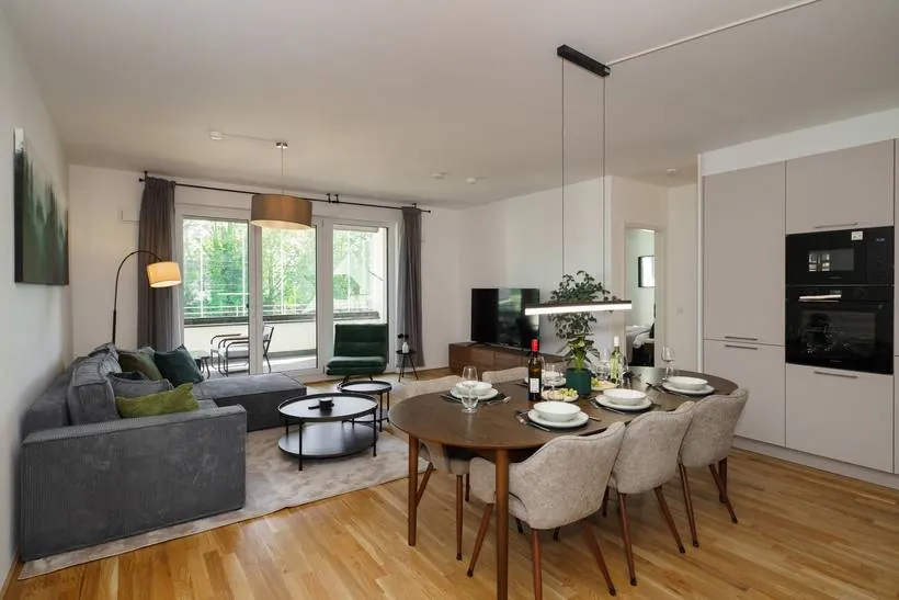 Apartment im Boutique-Stil mit Grün-Akzenten – Wohnzimmer