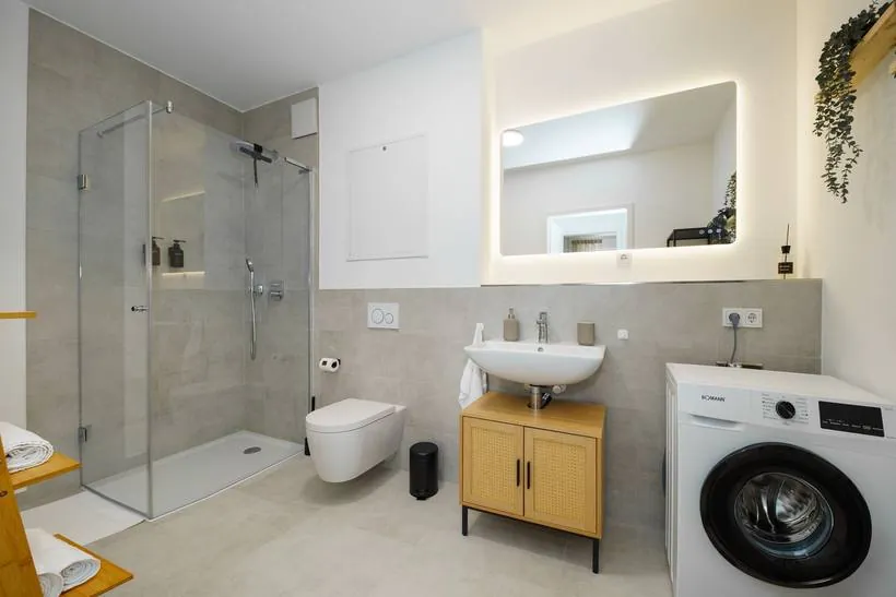 Apartment im Scandi-Coastal-Stil – Badezimmer