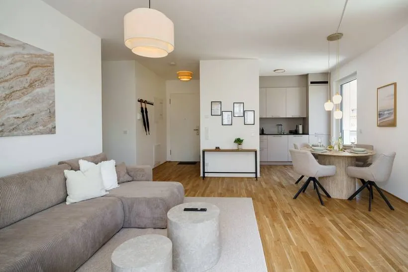 Apartment im Scandi-Coastal-Stil – Wohnzimmer