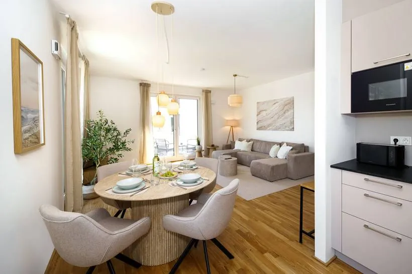 Apartment im Scandi-Coastal-Stil – Wohnzimmer